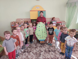 Мастер-класс в группе "Бабочки" по изготовлению открыток к 23 февраля. Мастер-класс в группе "Бабочки" по изготовлению открыток к 23 февраля.