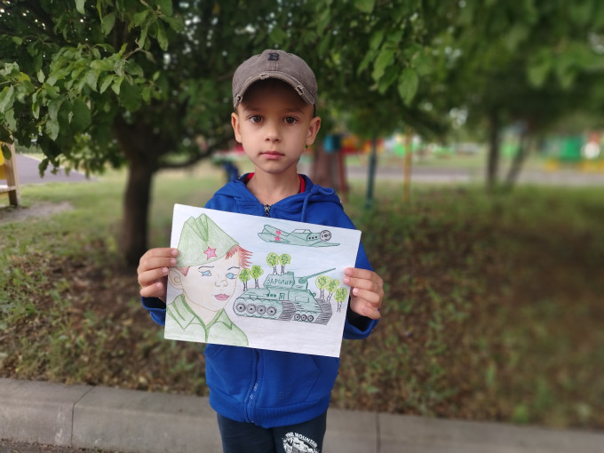 Онлайн выставка - рисунков "Война глазами детей" Онлайн выставка - рисунков "Война глазами детей".